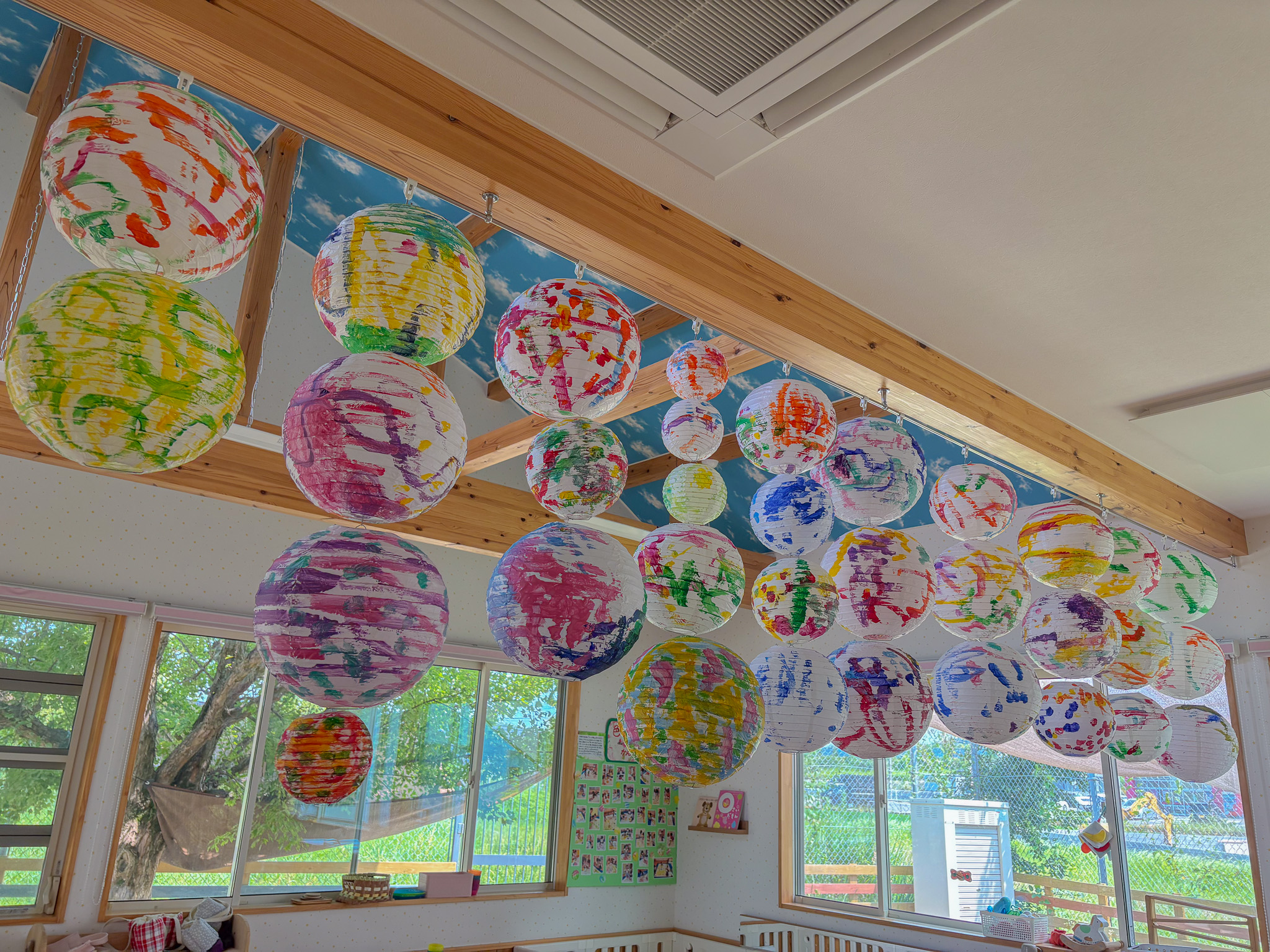 完成したちょうちんの展示