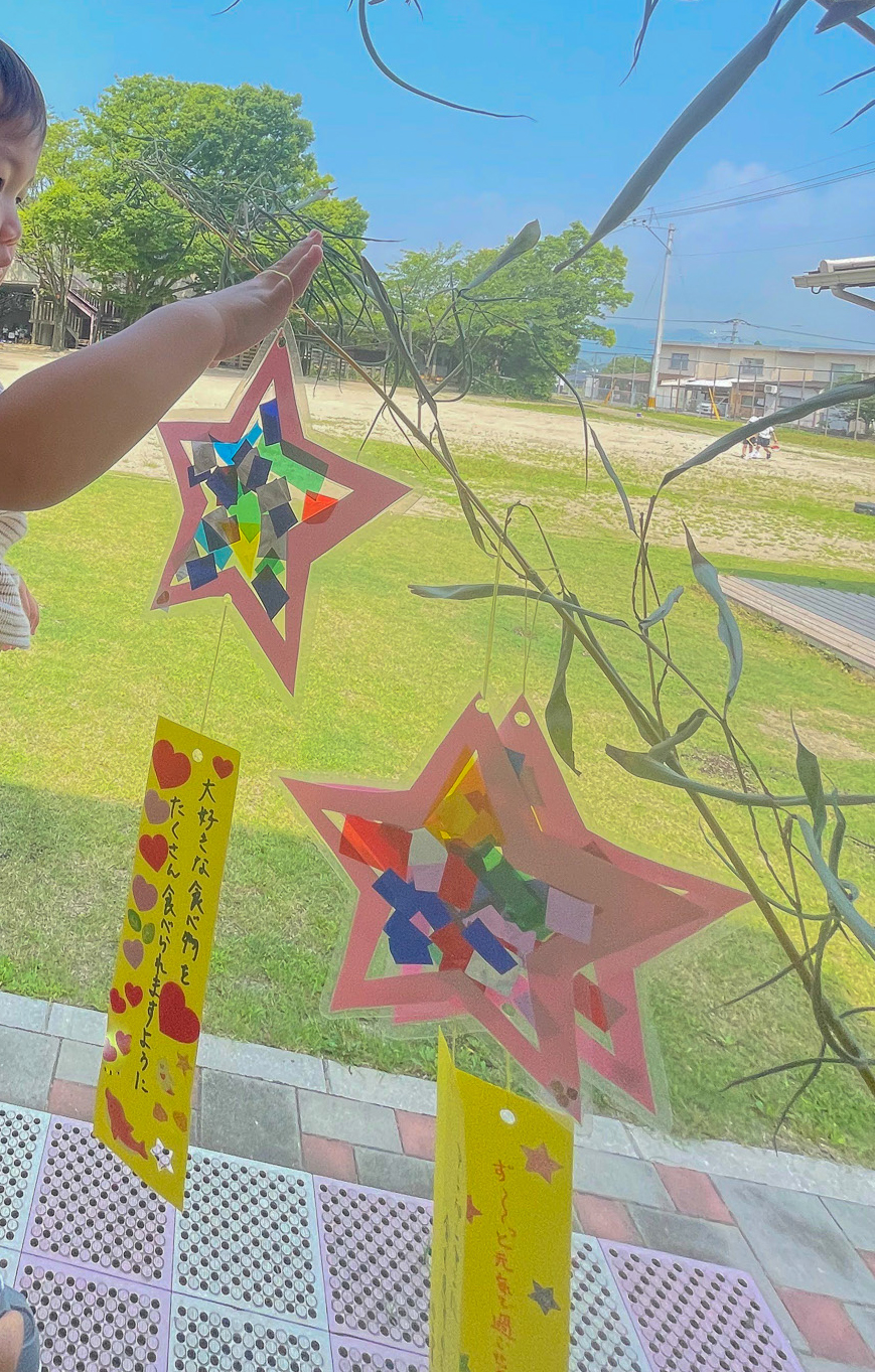 完成した星飾りと短冊
