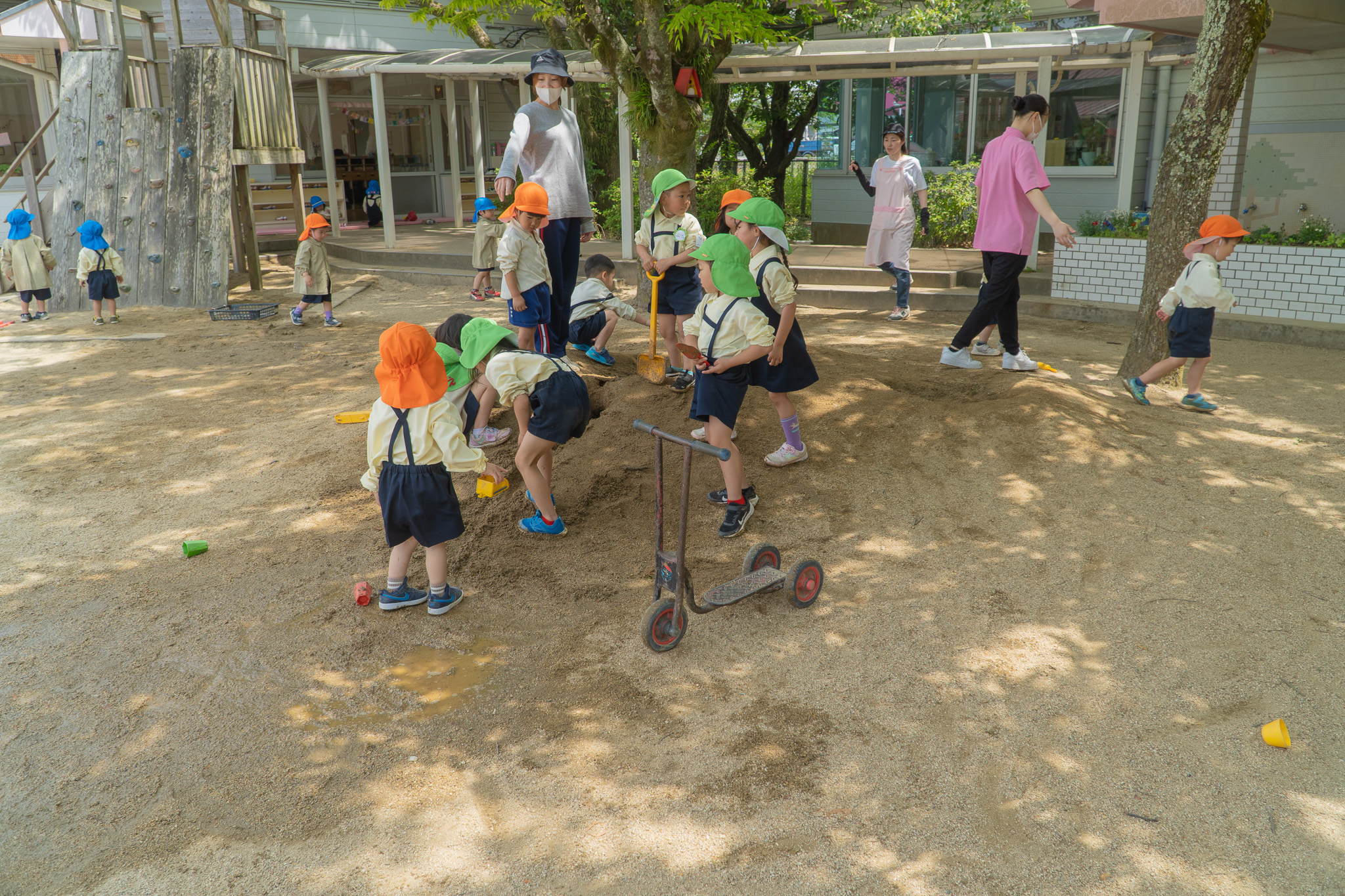 見守る先生たちの笑顔