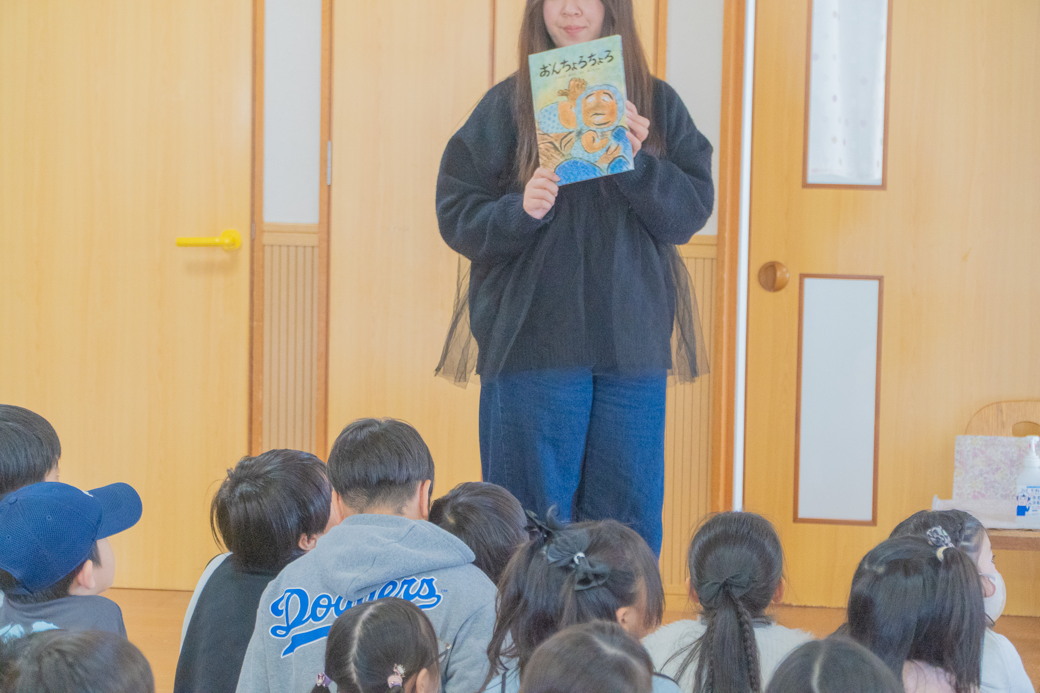 先生の読み聞かせ