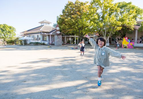 きらきら星幼稚園 こどもがこどもの時間をいっぱい呼吸できる幼稚園